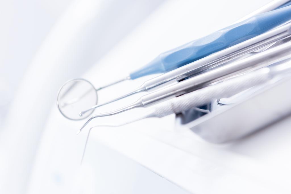 diferentes equipos dentales
 - Foto, imagen