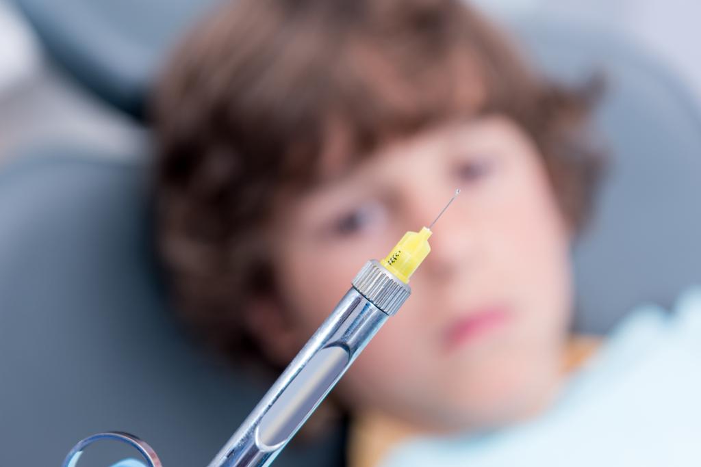 dentysta z strzykawki stomatologiczne - Zdjęcie, obraz