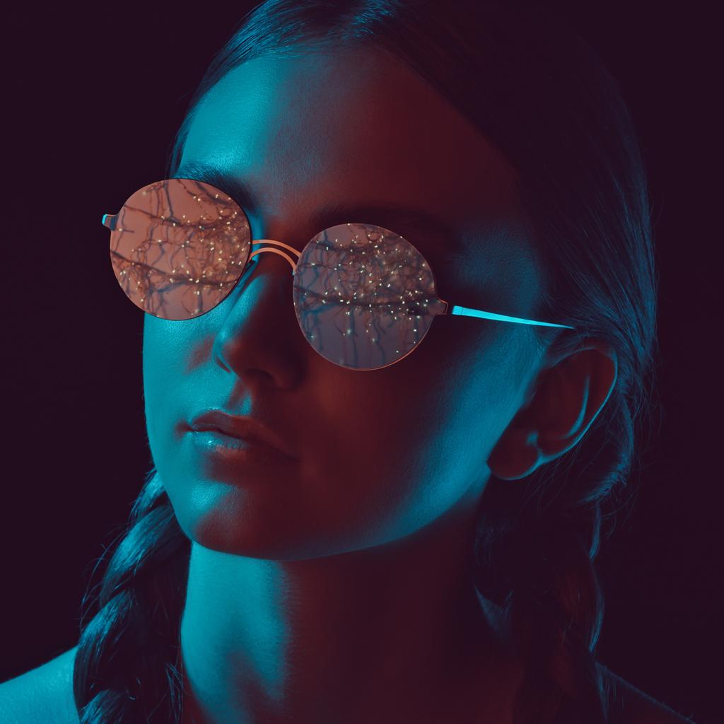 woman in round sunglasses - Photo, Image