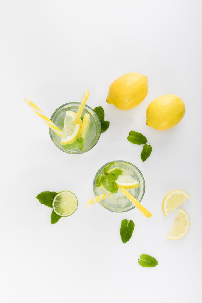 Limonadas cítricas refrescantes
 - Foto, imagen