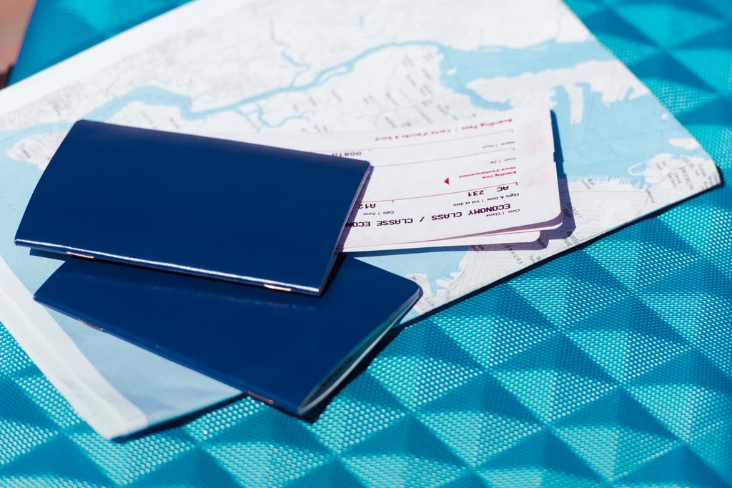 карта, паспорти та квитки
  - Фото, зображення
