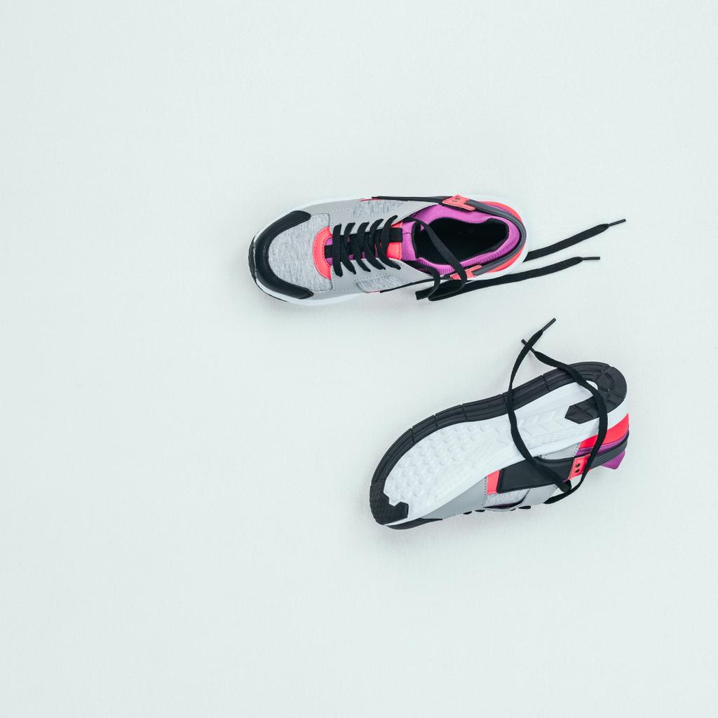 пара кроссовок для фитнеса
 - Фото, изображение