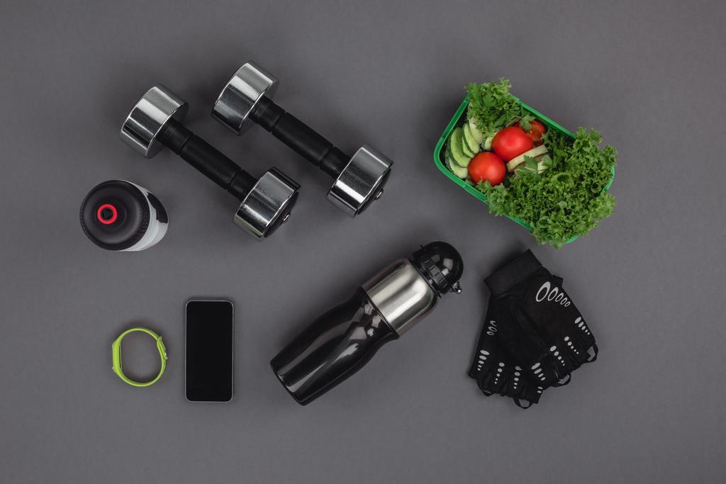Manubri con insalata di verdure e gadget
 - Foto, immagini