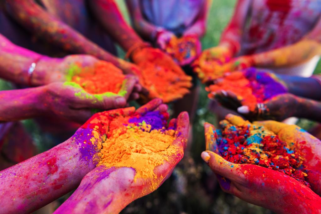 barevný prášek v rukou  - Fotografie, Obrázek