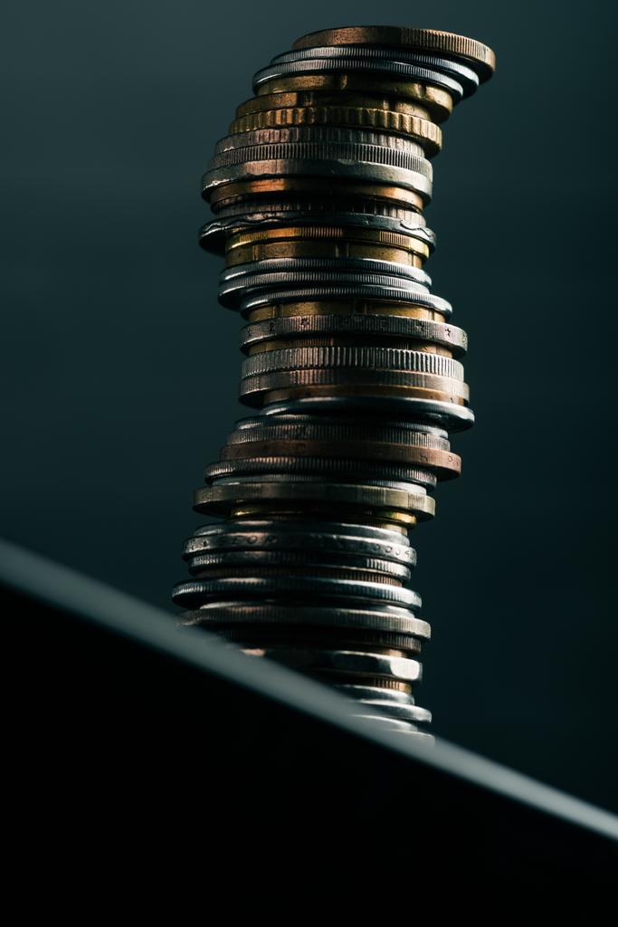 στοίβα των κερμάτων στο τραπέζι - Φωτογραφία, εικόνα