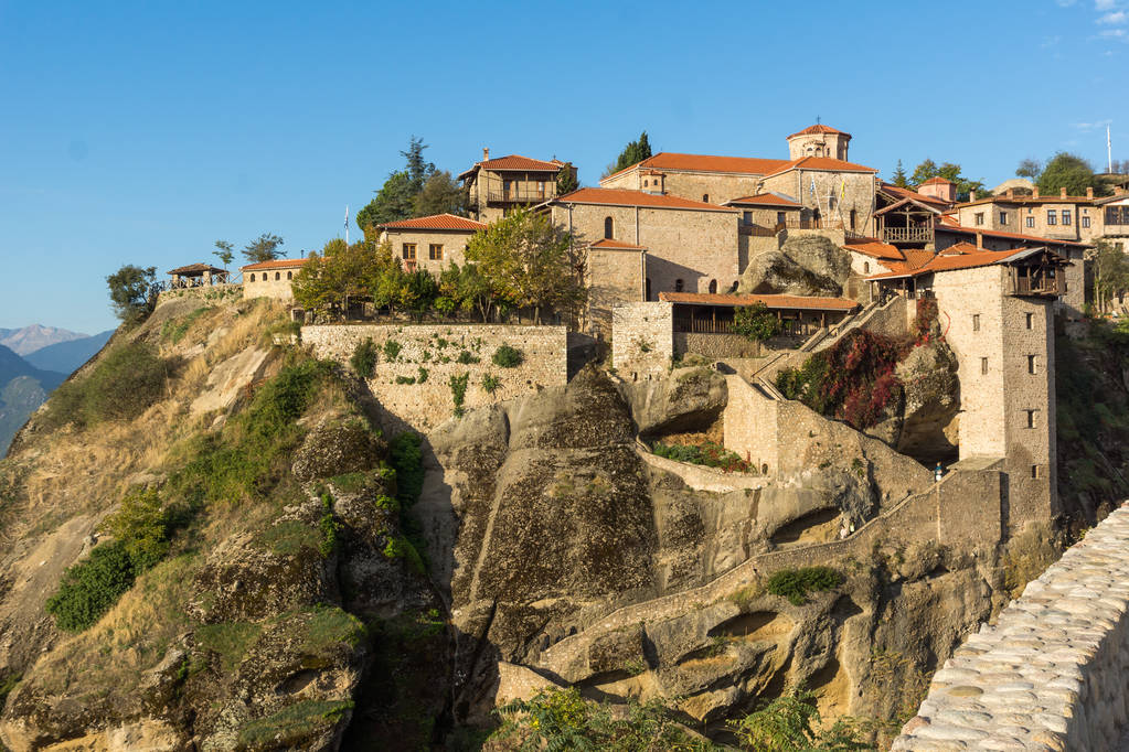 Paysage étonnant du monastère Saint de Grande Météorologie à Meteora, Thessalie
 - Photo, image