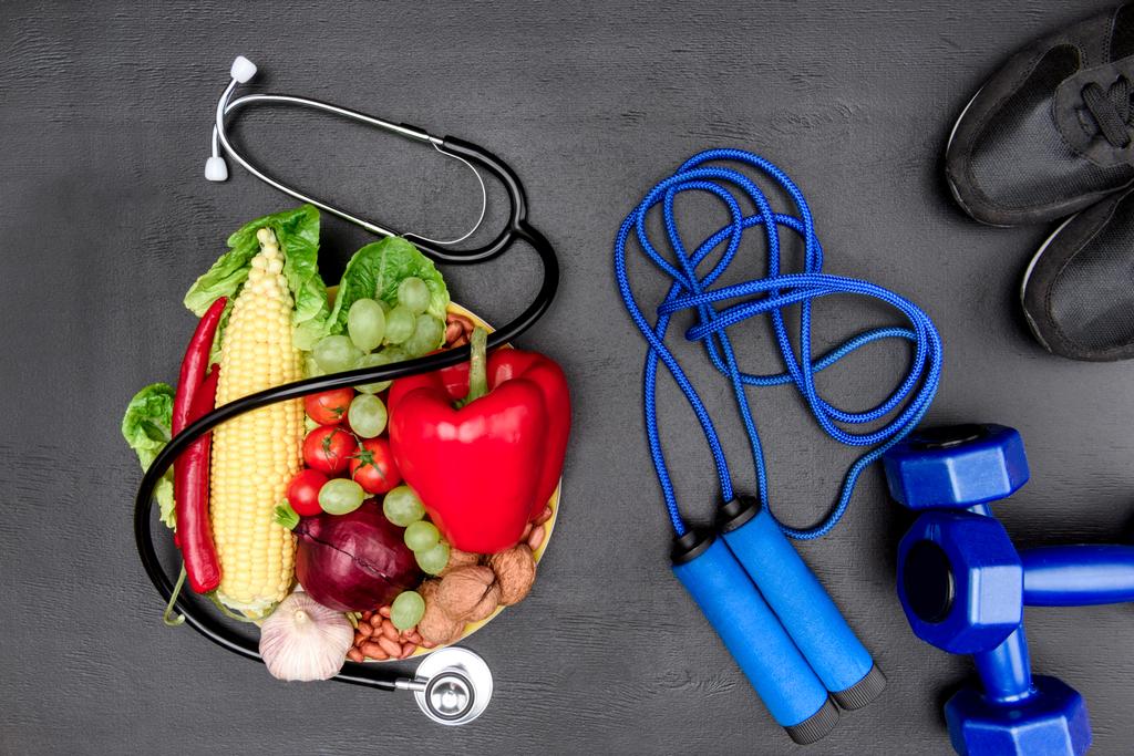 стетоскоп, органические продукты питания и спортивное оборудование
 - Фото, изображение