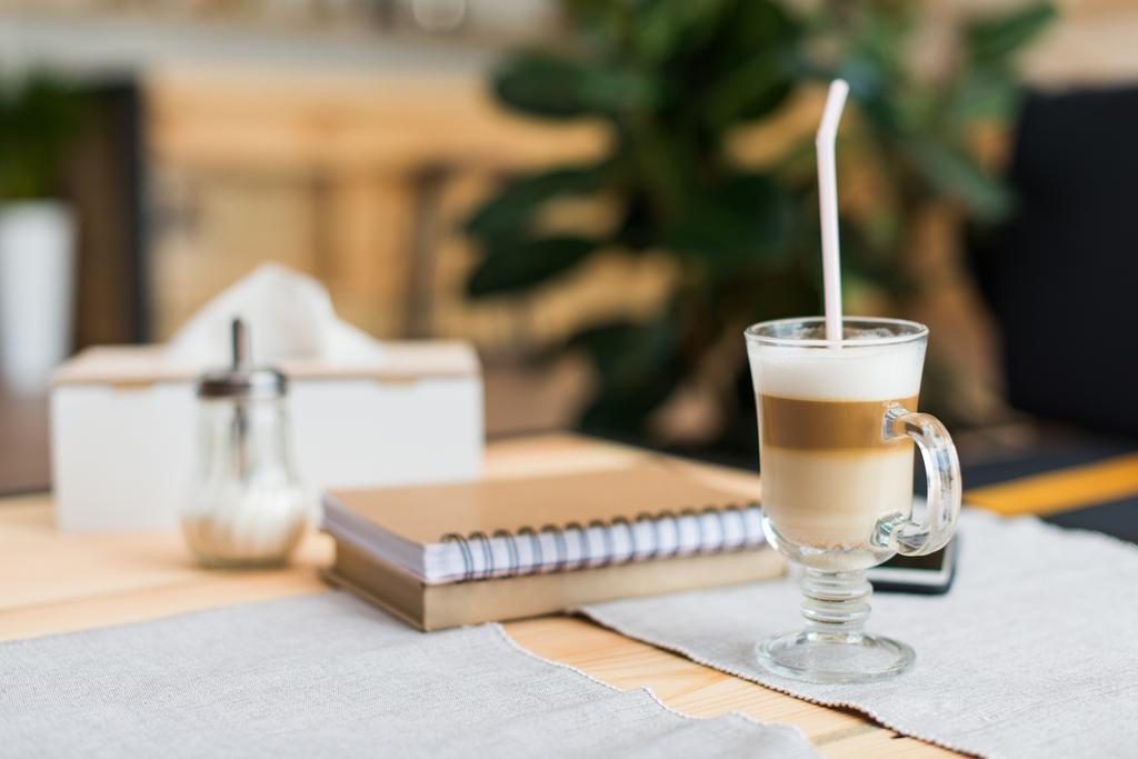 kawa latte w kawiarni  - Zdjęcie, obraz