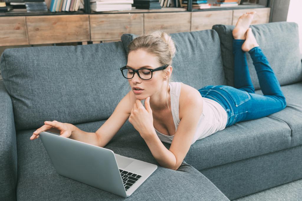 woman on sofa with laptop - Photo, Image