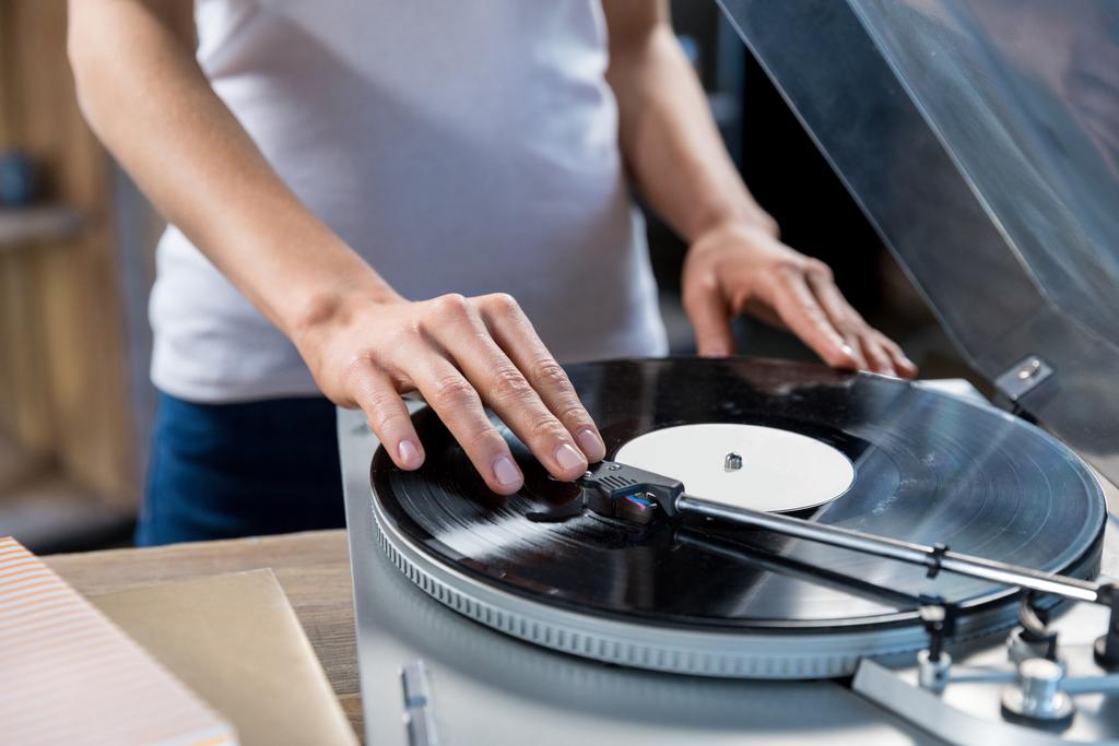 woman using vinyl audio player - Photo, Image