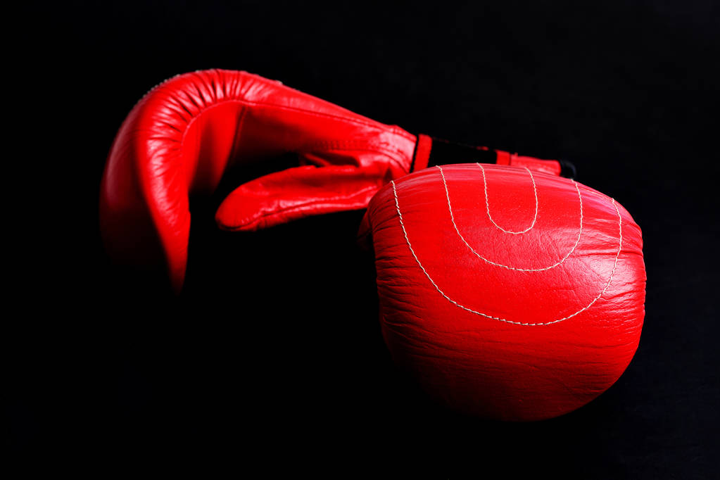 Έννοια των πολεμικών τεχνών με ζευγάρι Ταϊλάνδης πυγμαχία γάντια - Φωτογραφία, εικόνα