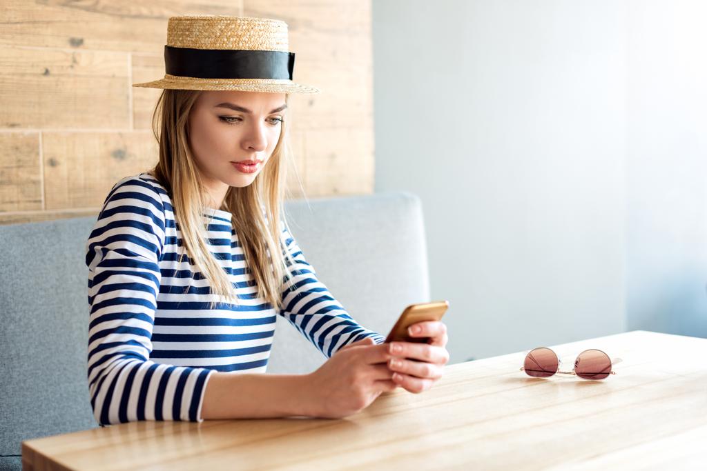 woman using smartphone in cafe - Photo, Image