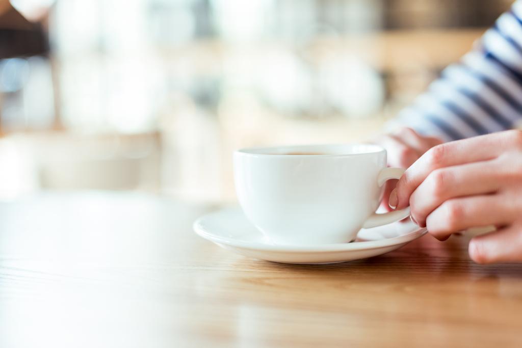 Mãos segurando xícara de café - Foto, Imagem