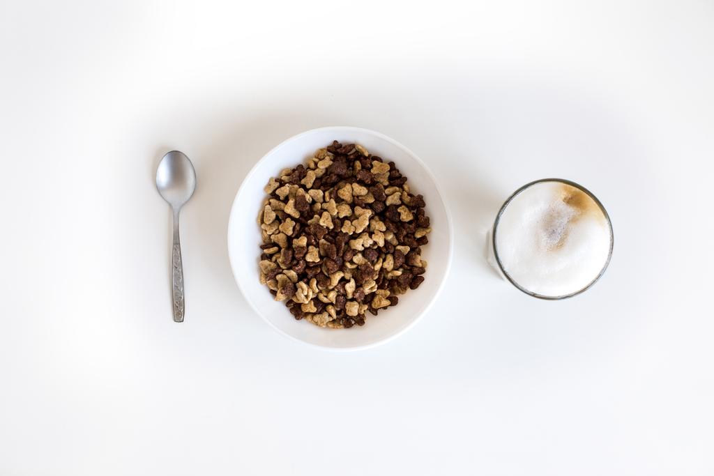 vaso de café y cereales
  - Foto, Imagen