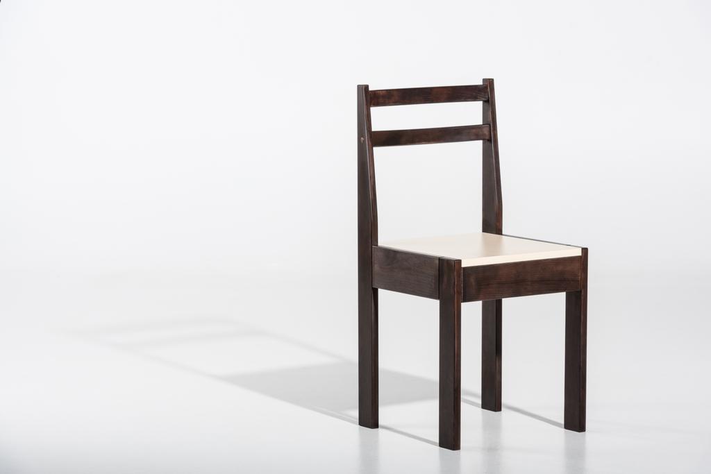 cadeira de madeira escura
 - Foto, Imagem