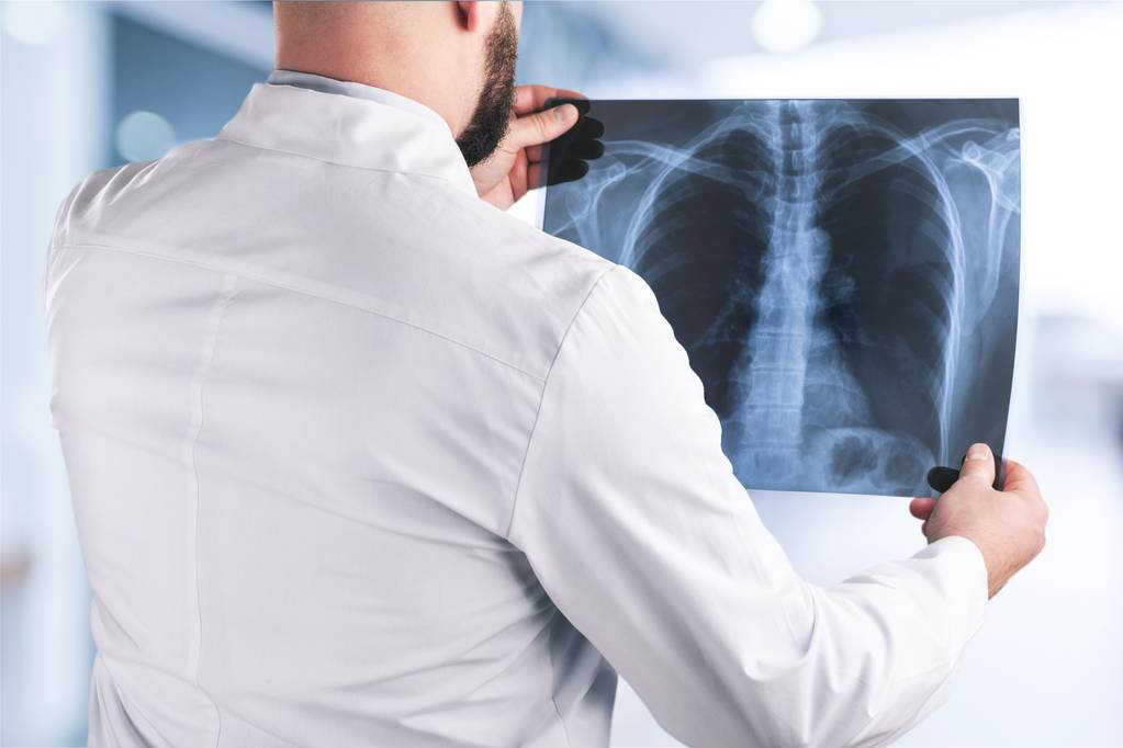 mies lääkäri tilalla röntgenkuva
  - Valokuva, kuva