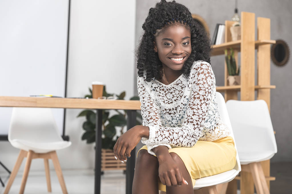 Африканская американская предпринимательница на рабочем месте
 - Фото, изображение