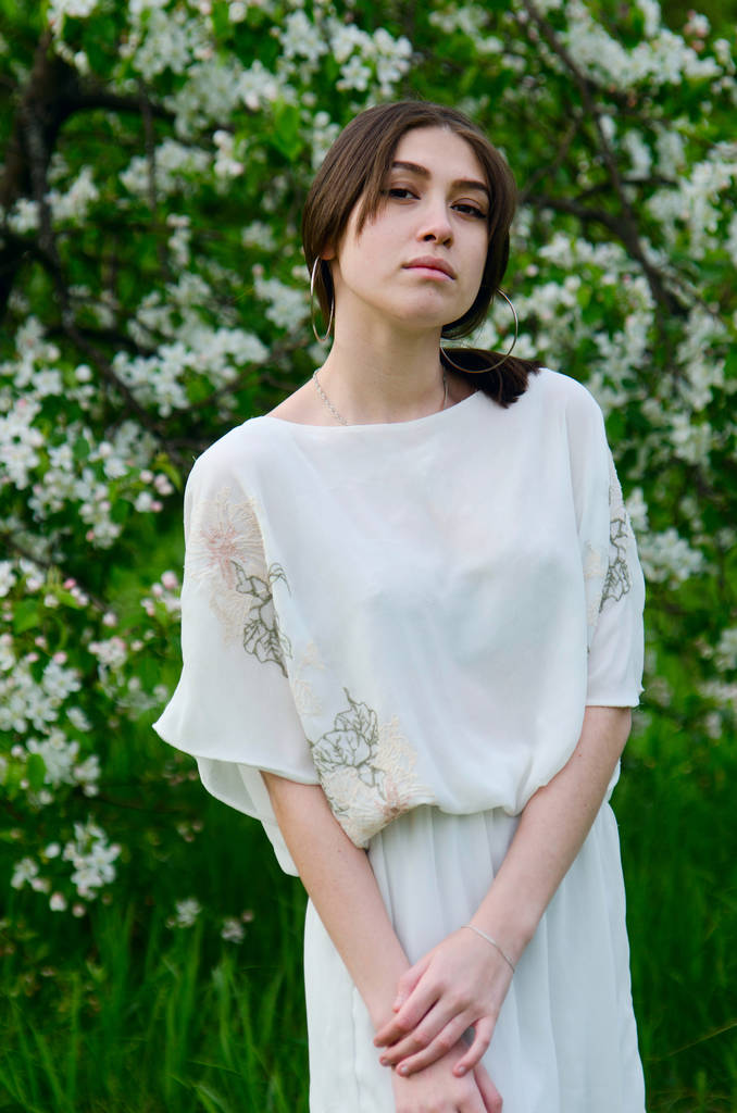 dívka v bílé lehké sako - Fotografie, Obrázek