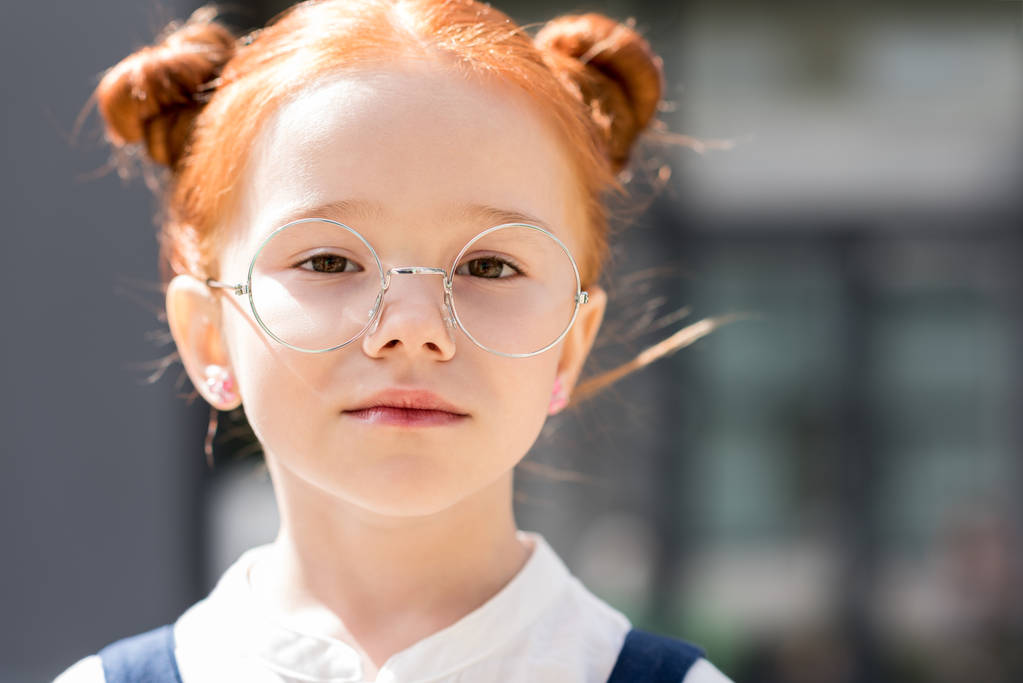 Vöröshajú lány a szemüvegek - Fotó, kép