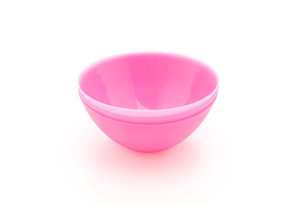 ピンクのプラスチック製のボウル - 写真・画像