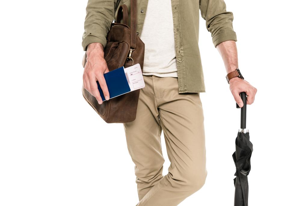 turista con pasaporte, entradas y paraguas
 - Foto, imagen