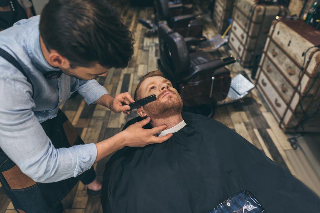 müşteriler sakal penye Kuaför - Fotoğraf, Görsel