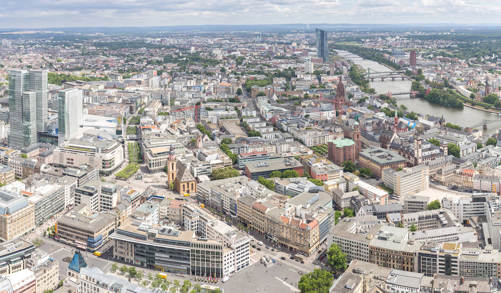vista dos principais arranha-céus em Frankfurt
 - Foto, Imagem