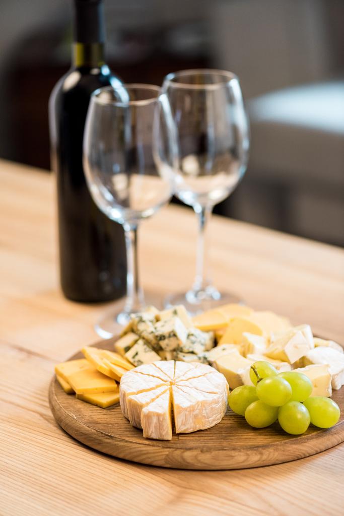 various cheese types and wine - Photo, Image