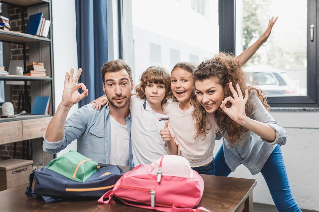 parents packing kids for school - Photo, Image