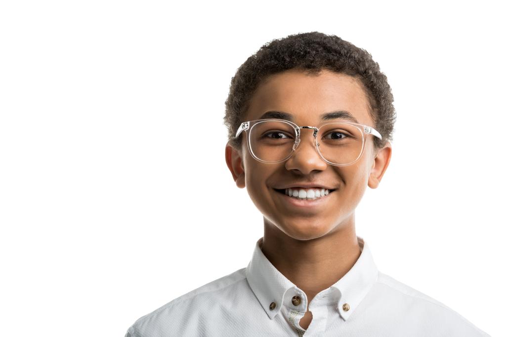 lächelnder afrikanischer amerikanischer Teenager - Foto, Bild