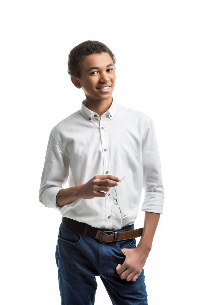 adolescent afro-américain avec des lunettes
 - Photo, image