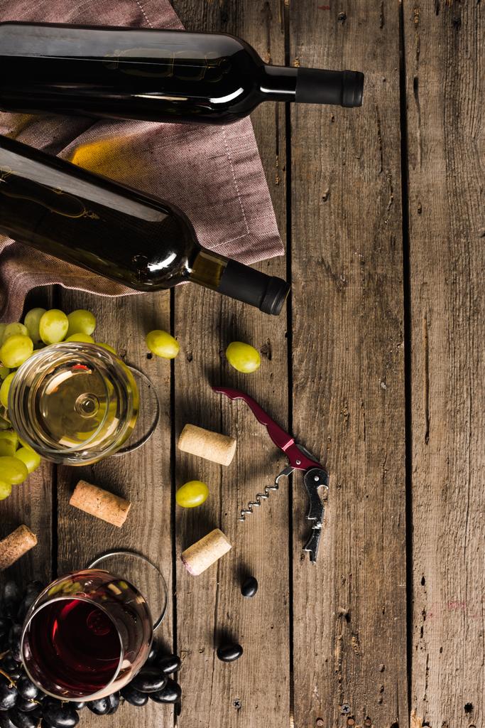duas garrafas de vinho e de vinho
 - Foto, Imagem