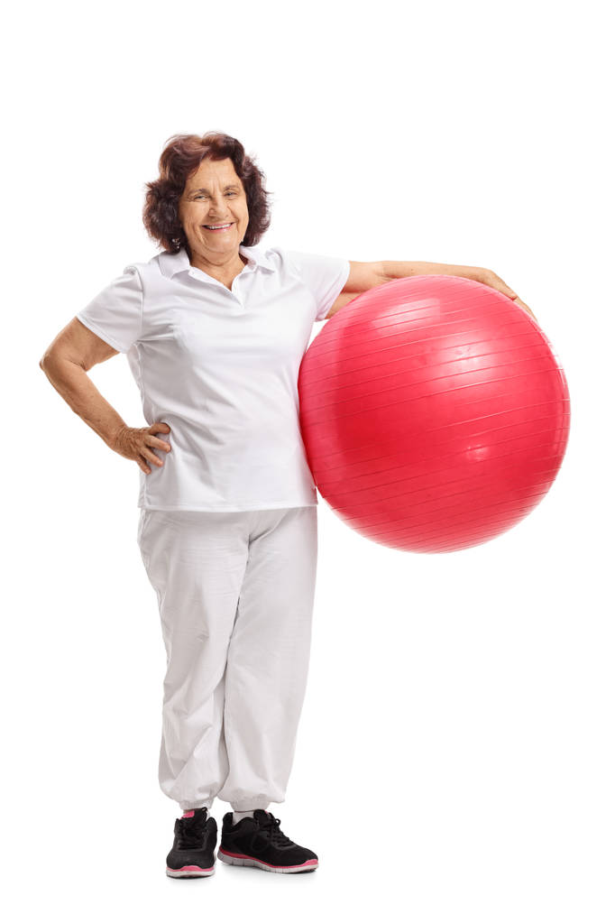 Mulher idosa com bola de pilates
 - Foto, Imagem
