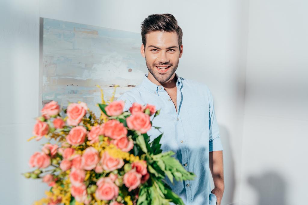 man with beautiful bouquet - Photo, Image