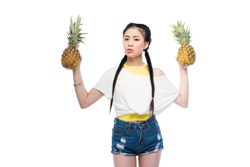 ázsiai nő ananásszal - Fotó, kép