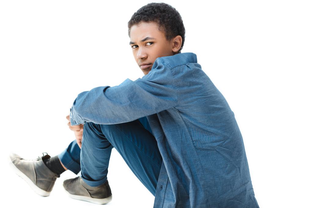 riflessivo africano americano adolescente ragazzo
 - Foto, immagini