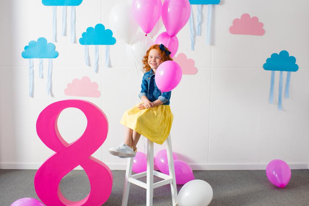 menina com balões na festa de aniversário
 - Foto, Imagem