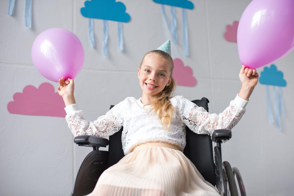 Behinderte Mädchen bei Geburtstagsfeier - Foto, Bild