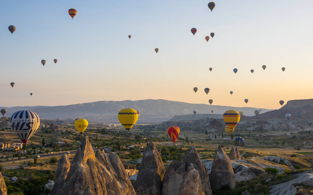 Balony na ogrzane powietrze nad Kapadocją - Zdjęcie, obraz