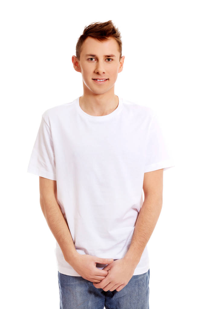 Mladý úsměv chlap v bílé tričko - Fotografie, Obrázek