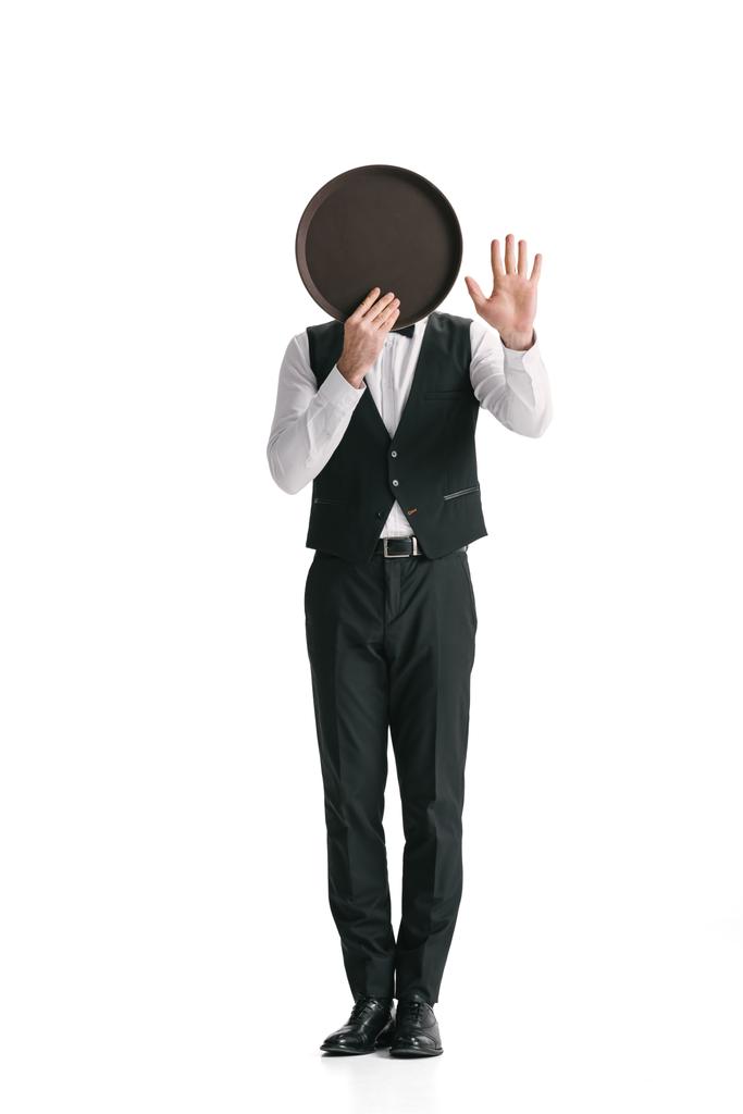 официант в костюме, покрывающий лицо подносом
 - Фото, изображение