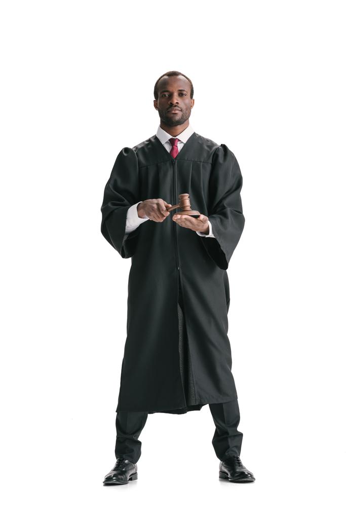 grave juge afro-américain avec marteau
  - Photo, image