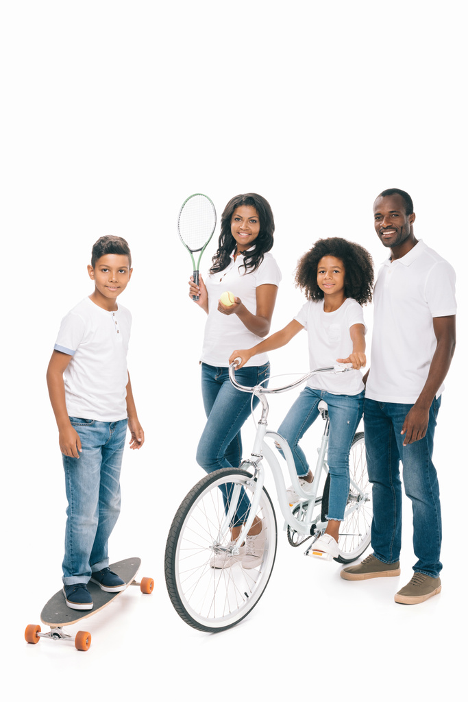 familia afroamericana con equipo deportivo
 - Foto, imagen