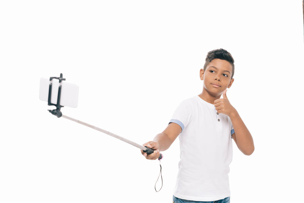afro-amerikai fiú figyelembe selfie - Fotó, kép