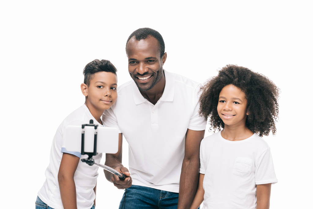 Famille afro-américaine prenant selfie
 - Photo, image