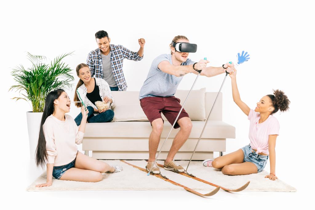 multiethnische Freunde in virtueller Realität - Foto, Bild