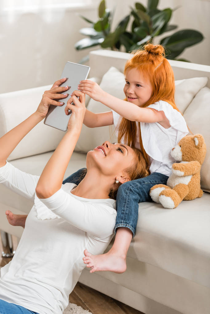 mother and daughter using tablet together - Photo, Image