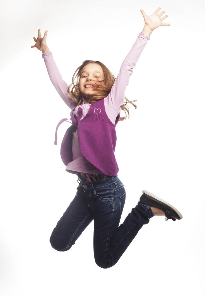 glückliches Mädchen springt auf weißem Hintergrund - Foto, Bild