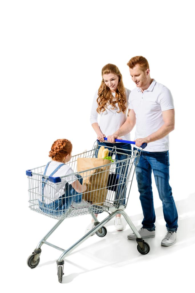 alışveriş sepeti ile mutlu bir aile - Fotoğraf, Görsel