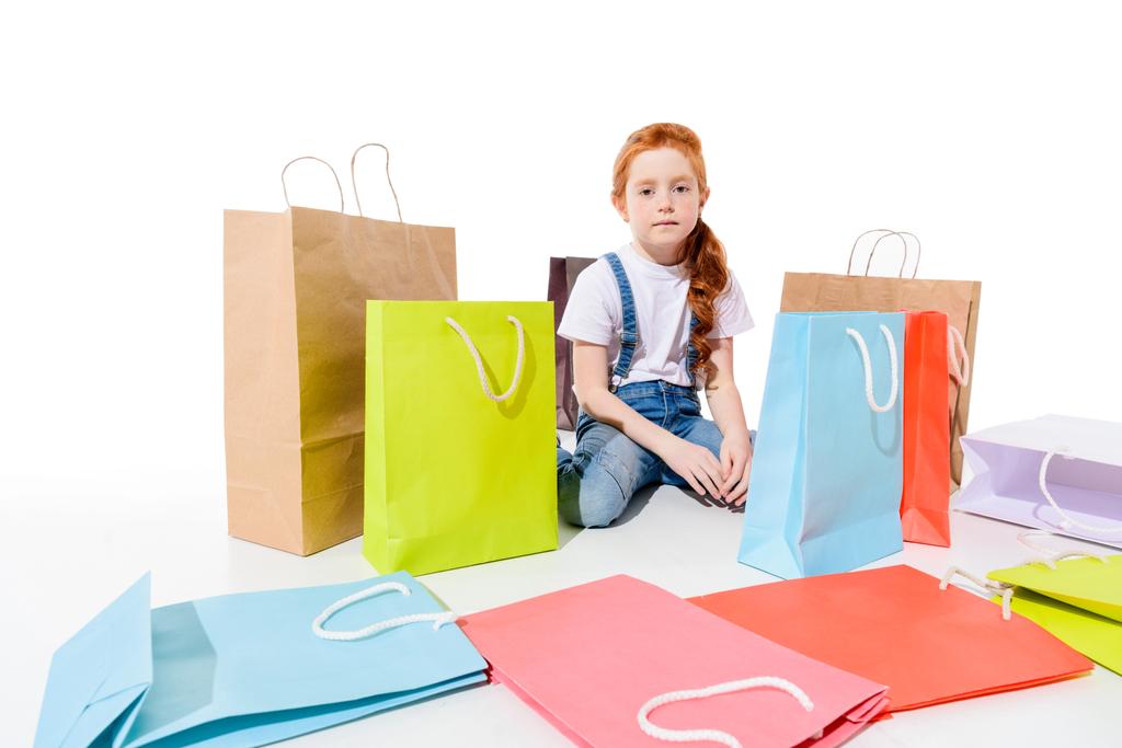niño con coloridas bolsas de compras
 - Foto, Imagen
